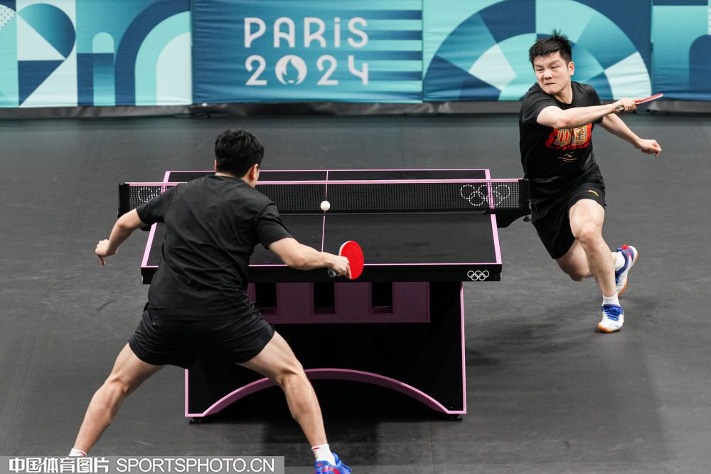 跟队记者：阿莱格里明确要求冬窗买前锋；米兰没考虑齐尔克泽